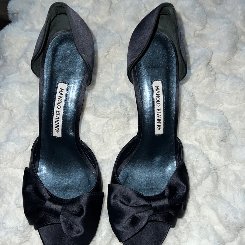 Women’s Manolo Blahnik Clausado Dark Navy blue satin heels. All wear shown.
